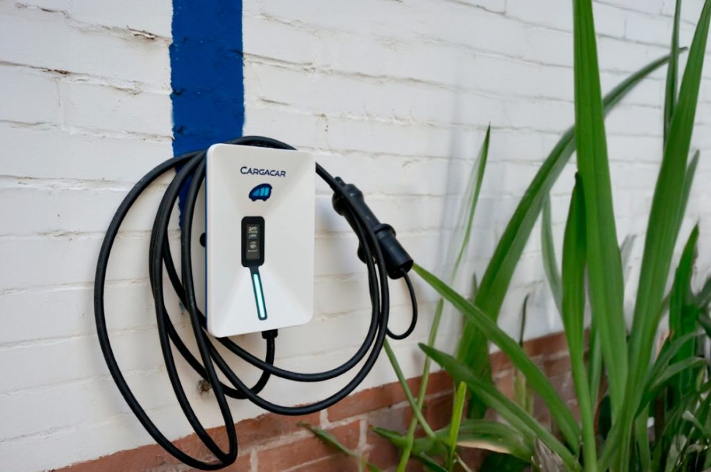 Claves para elegir un instalador profesional de cargadores de coche eléctrico