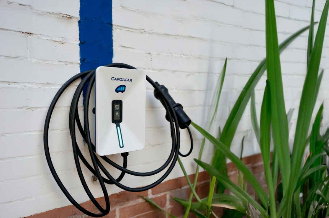 Claves para elegir un instalador profesional de cargadores de coche eléctrico